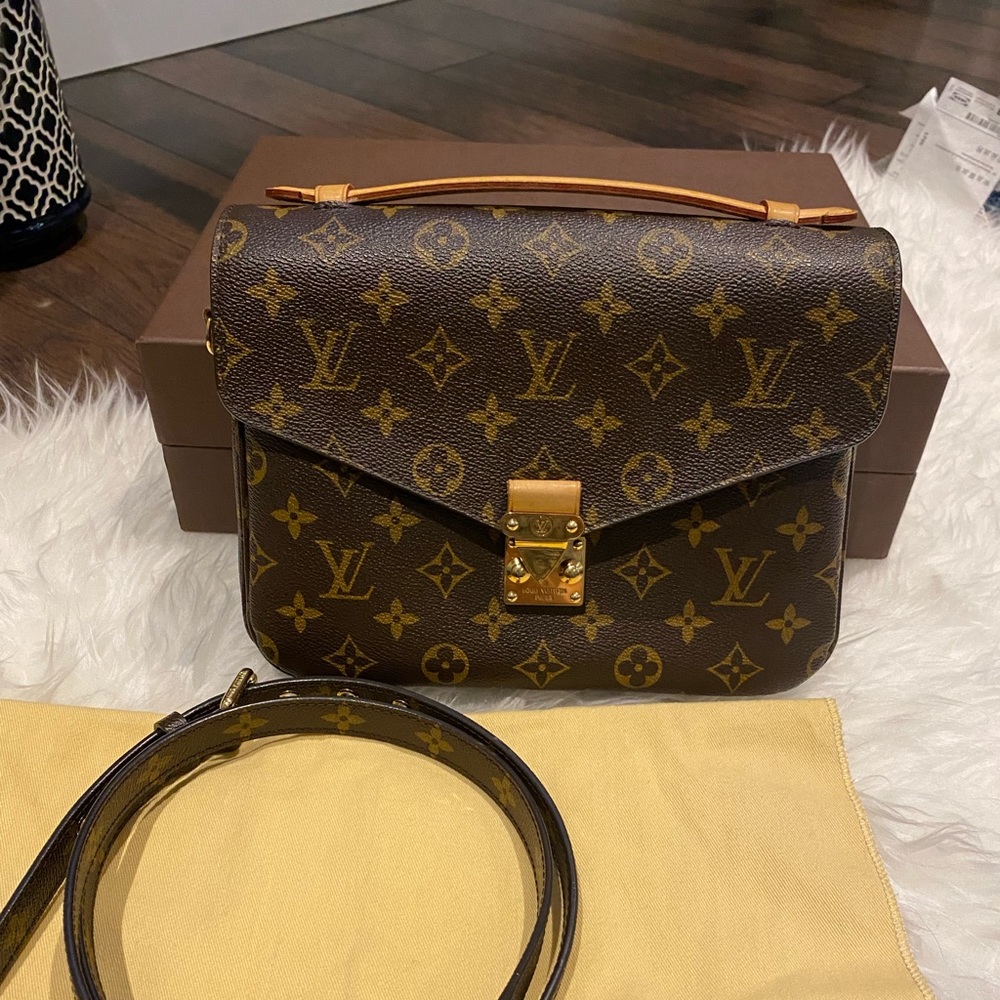 Louis Vuitton Pochette Metis